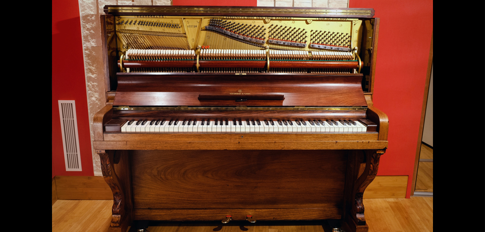 CAVERNE STUDIO - STEINWAY UPRIGHT PIANO MODEL K 1911